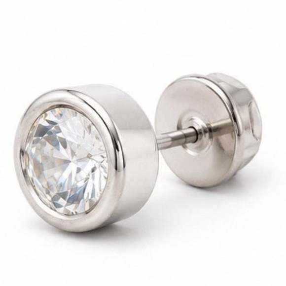 Jewelry - Silver Tone Bezel Set Round Clear Crystal Lapel Pin Brooch Solitaire Accessory